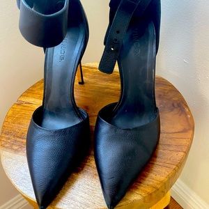 Black leather Vince heels